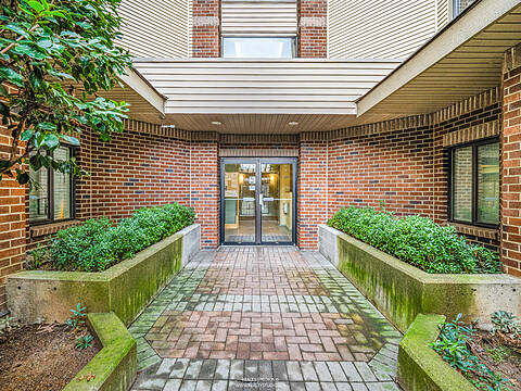 10866 City Parkway Way #222, Surrey