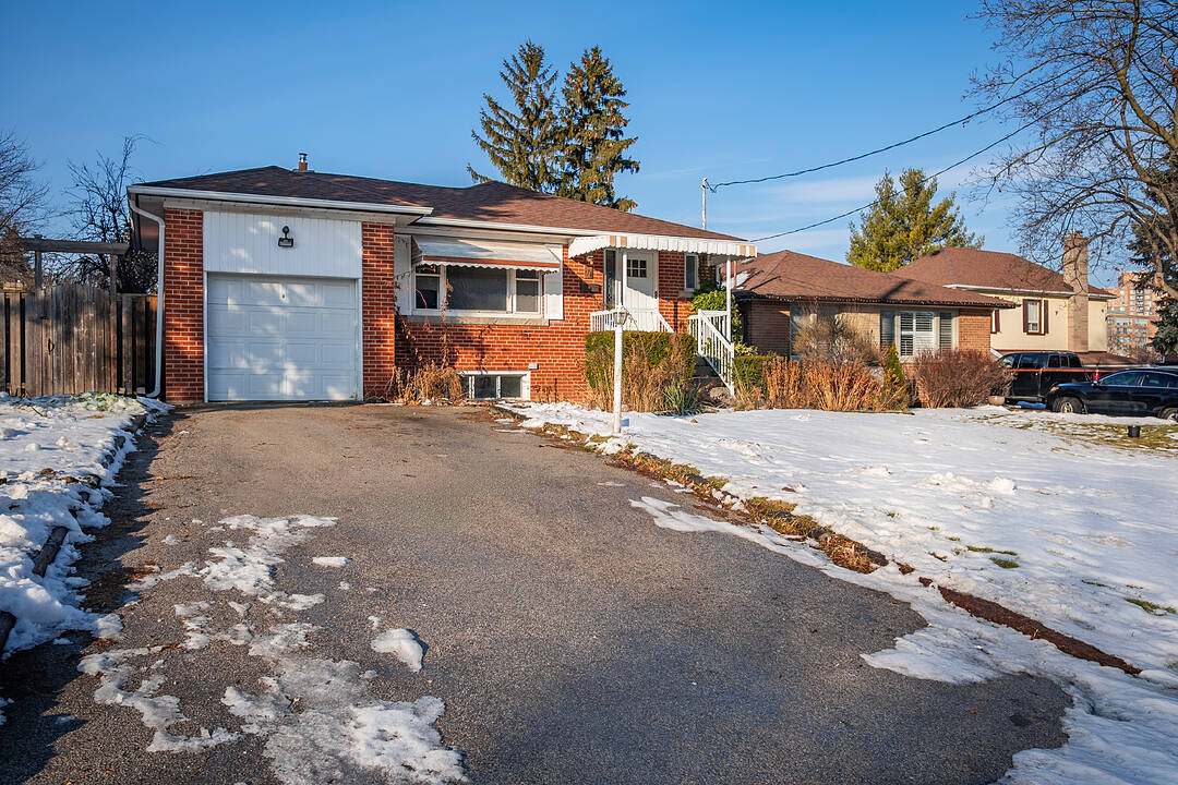 4 Riverlea Dr, Toronto, Ontario