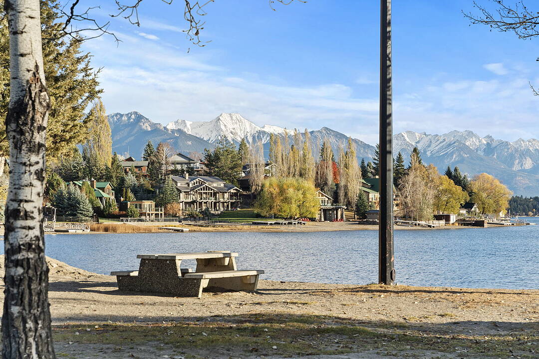 1 Stoddart Estates Drive, Windermere, British Columbia