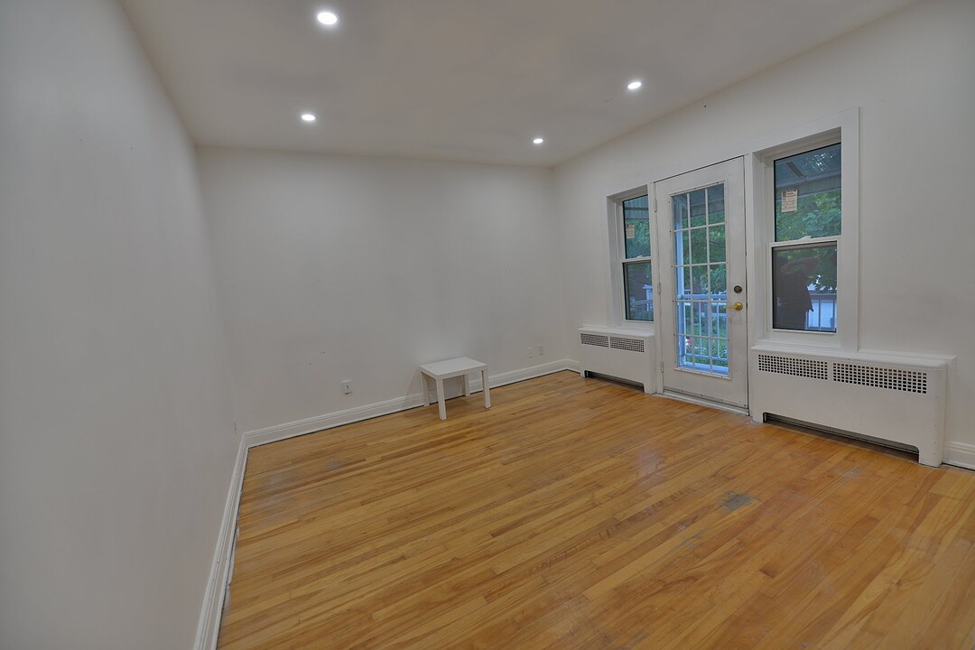 973 Rue Tait, Apt. 4, Saint-Laurent, Québec