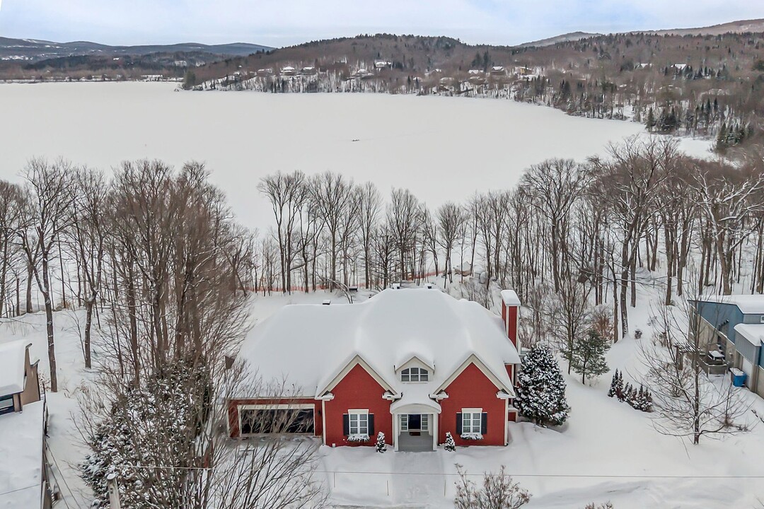 24 Av. du Rocher, Lac-Delage, Québec