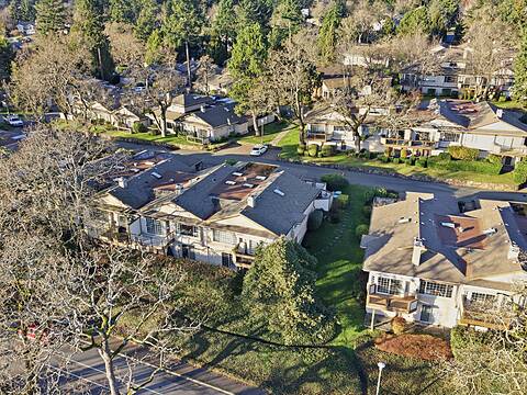 19-901 Kentwood Lane, Saanich