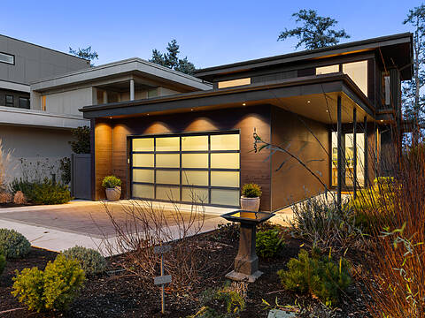 10383 Allbay Road, Sidney