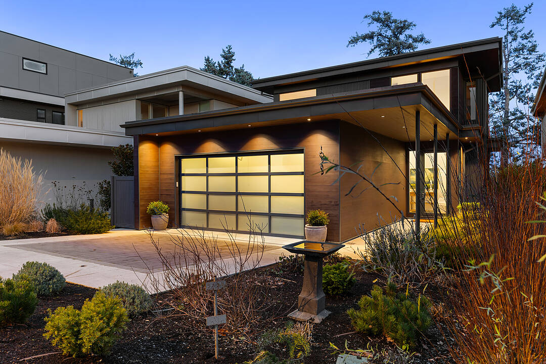 10383 Allbay Road, Sidney, British Columbia