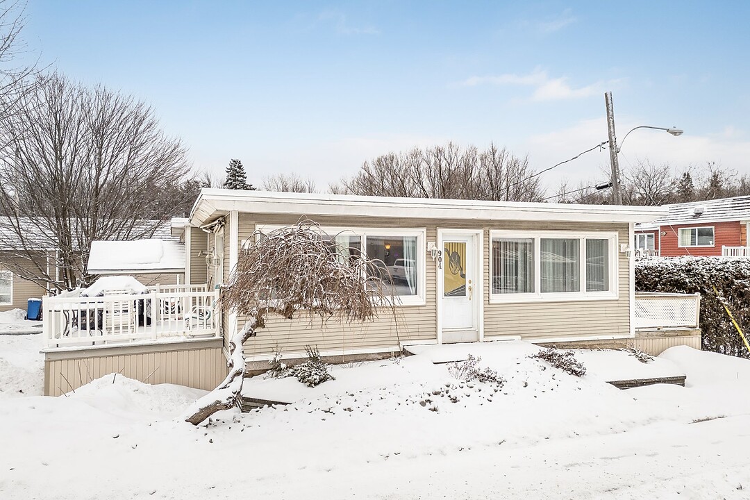 904 Rue Principale, Roxton Pond, Québec