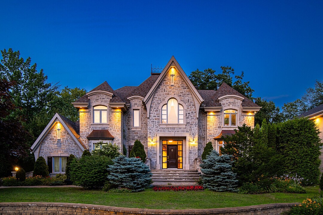 215 Boul. De Gaulle, Lorraine, Québec