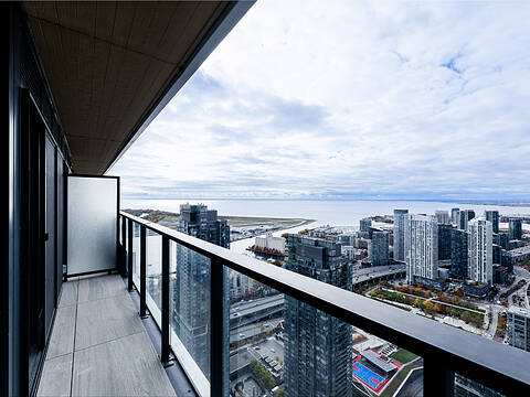 3 Concord Cityplace Way #5702, Toronto