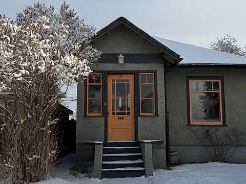 216 9 Street NE, Calgary