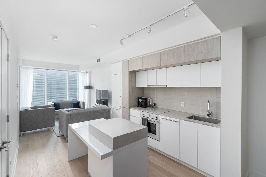 1288 Rue St-Antoine O., Apt. 1808, Ville-Marie, Québec