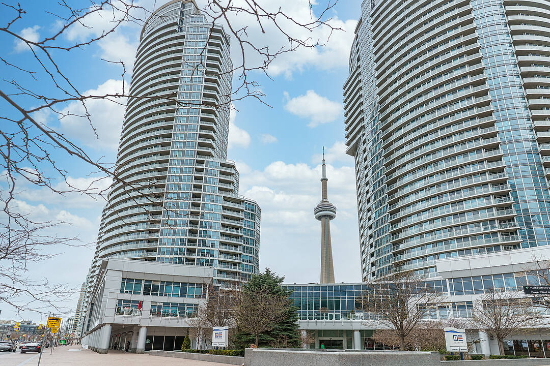 208 Queens Quay W #2712, Toronto, Ontario