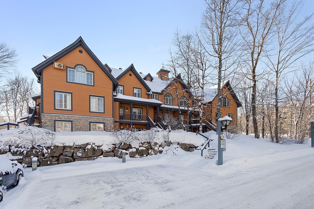 100 Ch. des Quatre-Sommets, Apt. 5, Mont-Tremblant, Québec