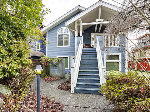 2564 6th Avenue W, Vancouver