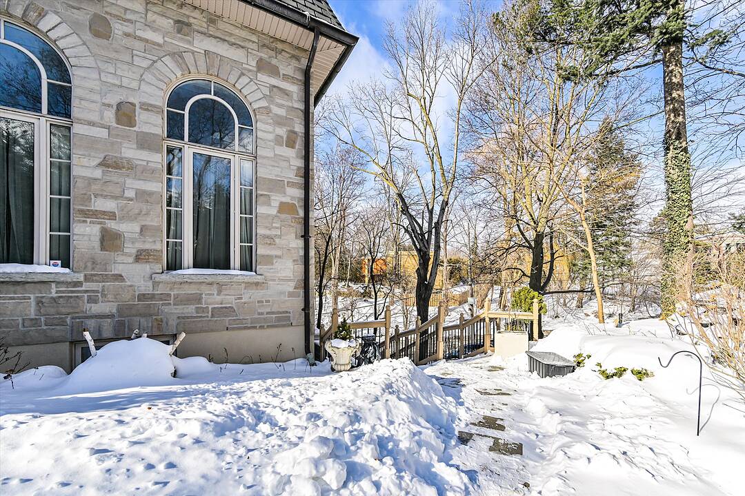 50 Old Yonge St #2, Toronto, Ontario