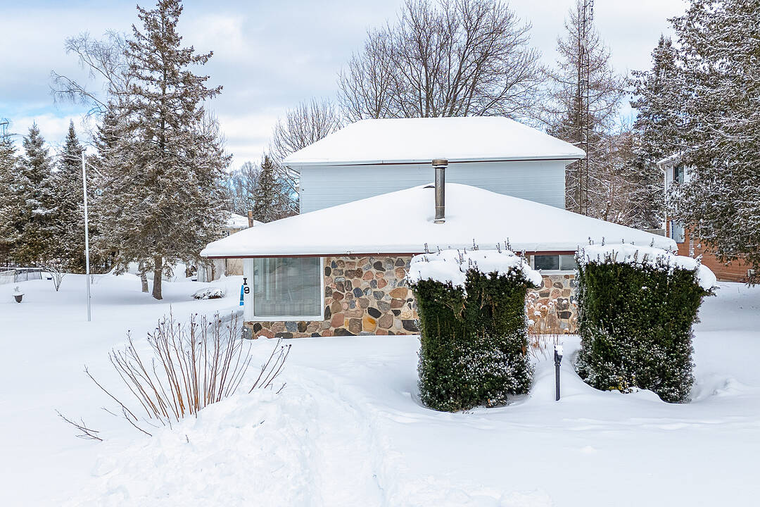 19 62nd Street S, Wasaga Beach, Ontario