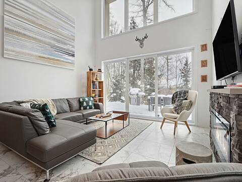 220 Rue de l'Everest, La Conception