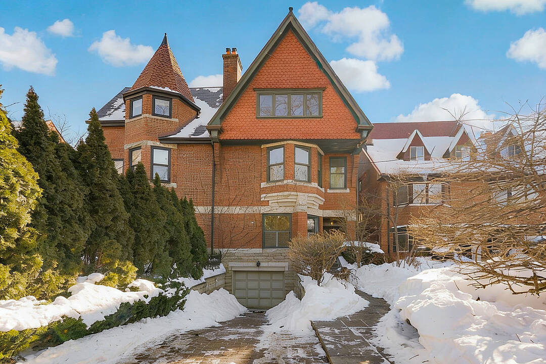 19 Roxborough St E, Toronto, Ontario