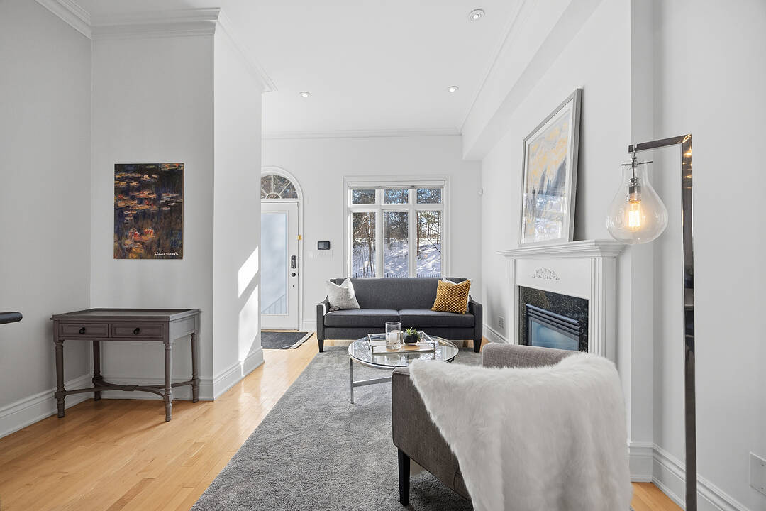 9 Gange Ave, Toronto, Ontario