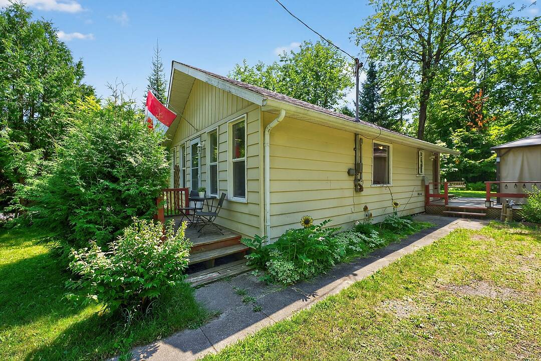 14 Domar Road, Tiny, Ontario