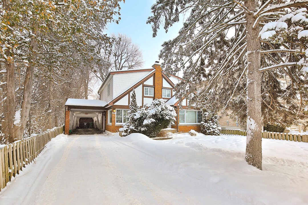 275 Av. Lake, Dorval, Québec