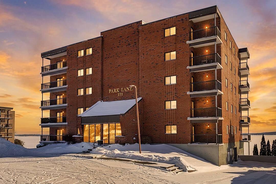 302-235 South Street, Gananoque, Ontario