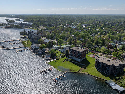 302-235 South Street, Gananoque