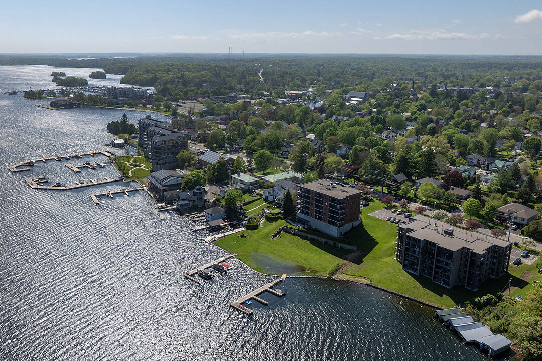 302-235 South Street, Gananoque, Ontario