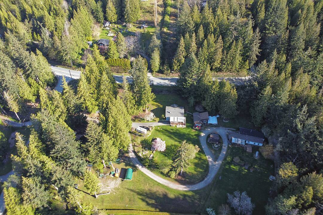 1106 A & B Gladwin Trail Road, Roberts Creek, British Columbia