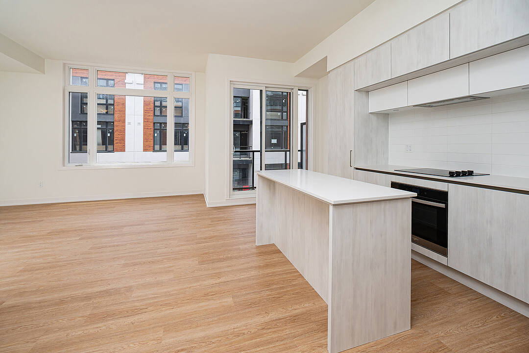 8 Steckley House Lane #207, Richmond Hill, Ontario