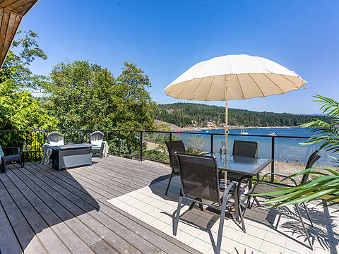 7653 Redrooffs Road, Halfmoon Bay