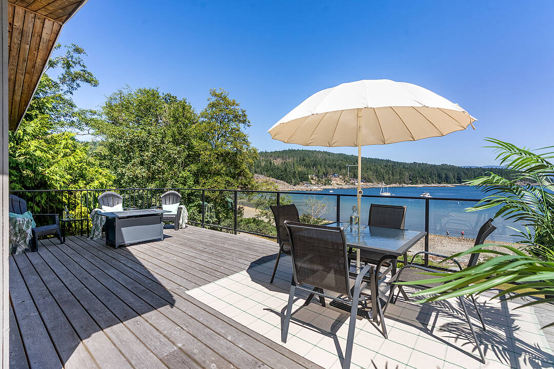 7653 Redrooffs Road, Halfmoon Bay, British Columbia