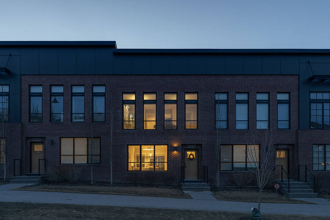 2327 77 Street SW, Calgary, Alberta