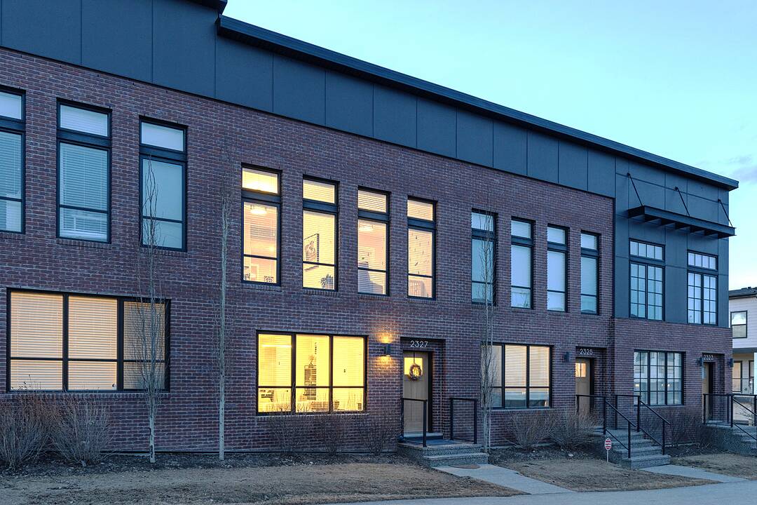 2327 77 Street SW, Calgary, Alberta