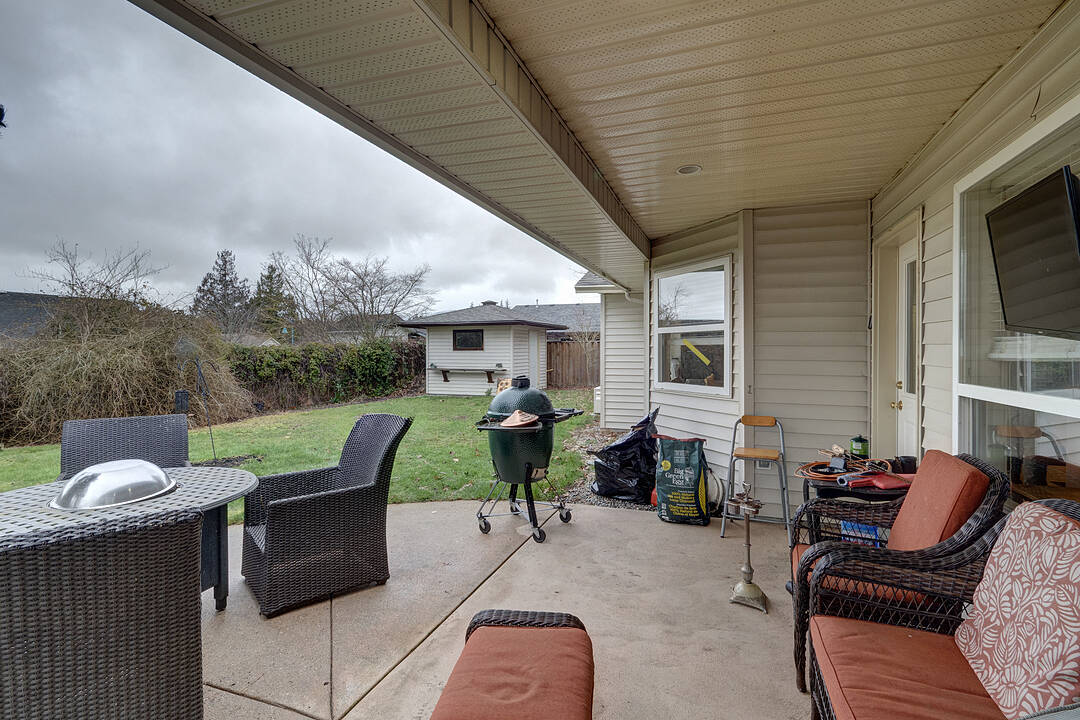 5641 Nickerson Road, Sechelt, British Columbia