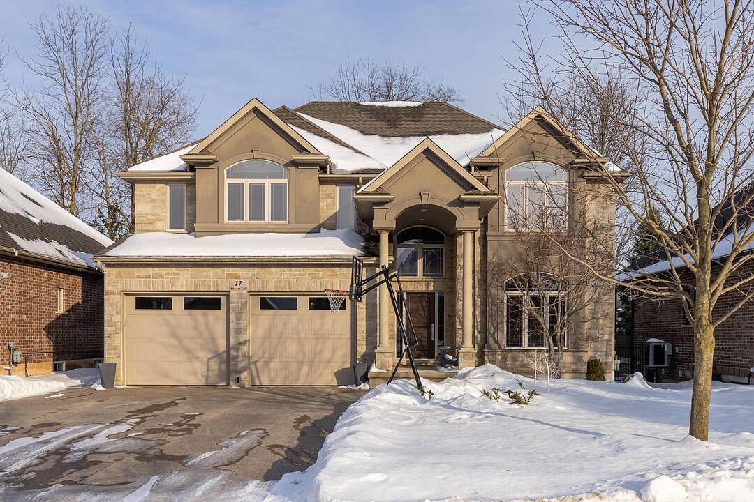 17 Rhodes Court, Fonthill, Ontario