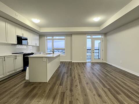 1585 Rose Way #103, Milton