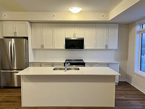 1585 Rose Way #103, Milton