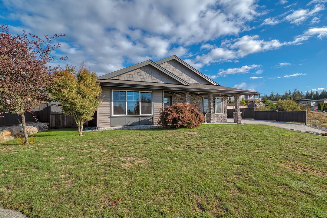 6252 Oracle Road, Sechelt, British Columbia