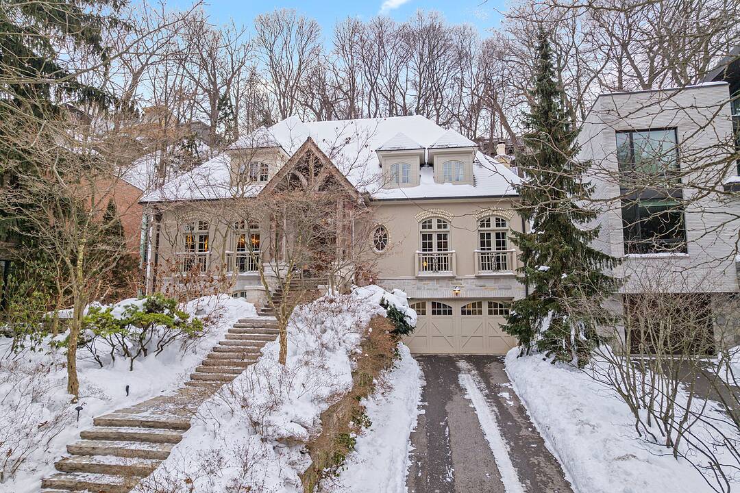 26 Dacre Cres, Toronto, Ontario