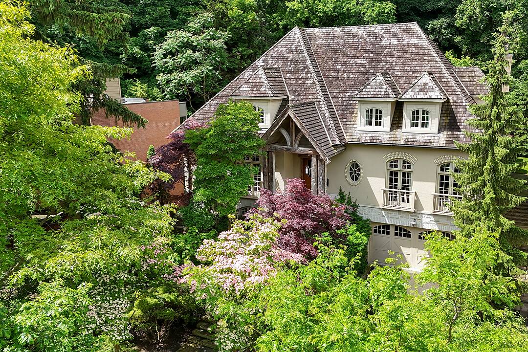 26 Dacre Cres, Toronto, Ontario