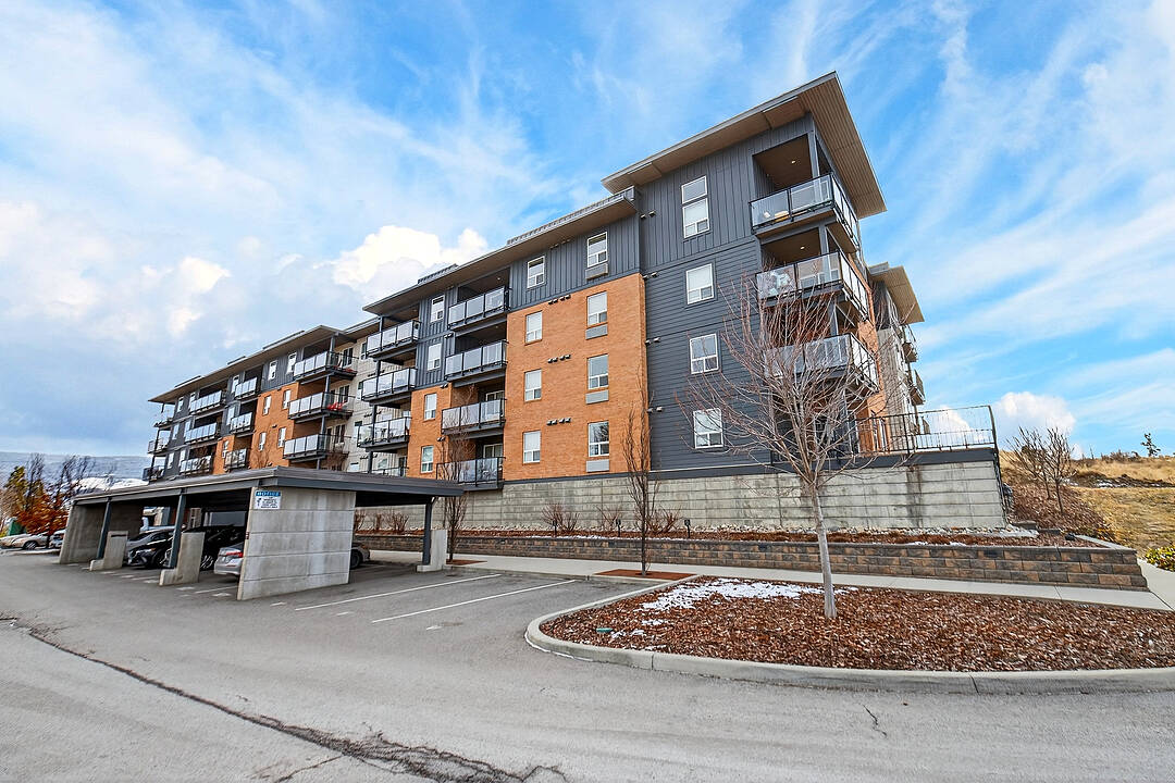 306-881 Academy Way, Kelowna, British Columbia