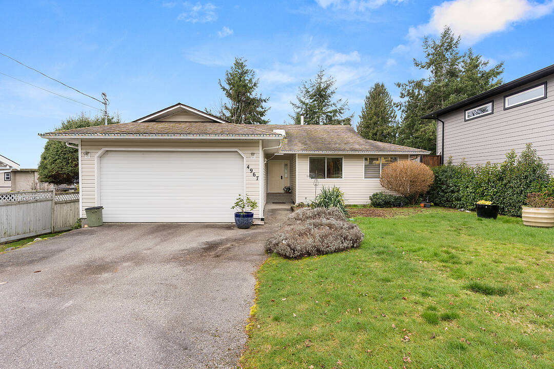 4967 Laurel Avenue, Sechelt, British Columbia