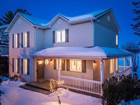 9127 Rue Saroy, Rock Forest / Saint-Élie / Deauville