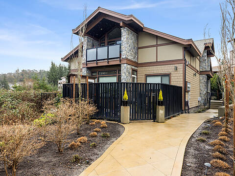 201-2045 Country Club Way, Langford