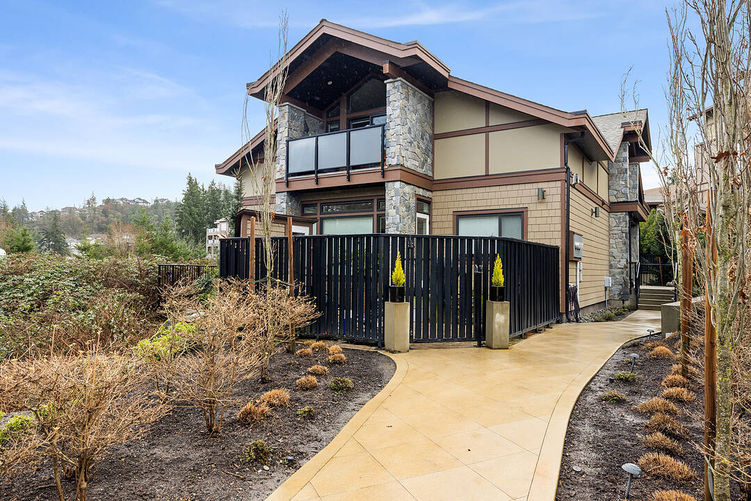 201-2045 Country Club Way, Langford, British Columbia