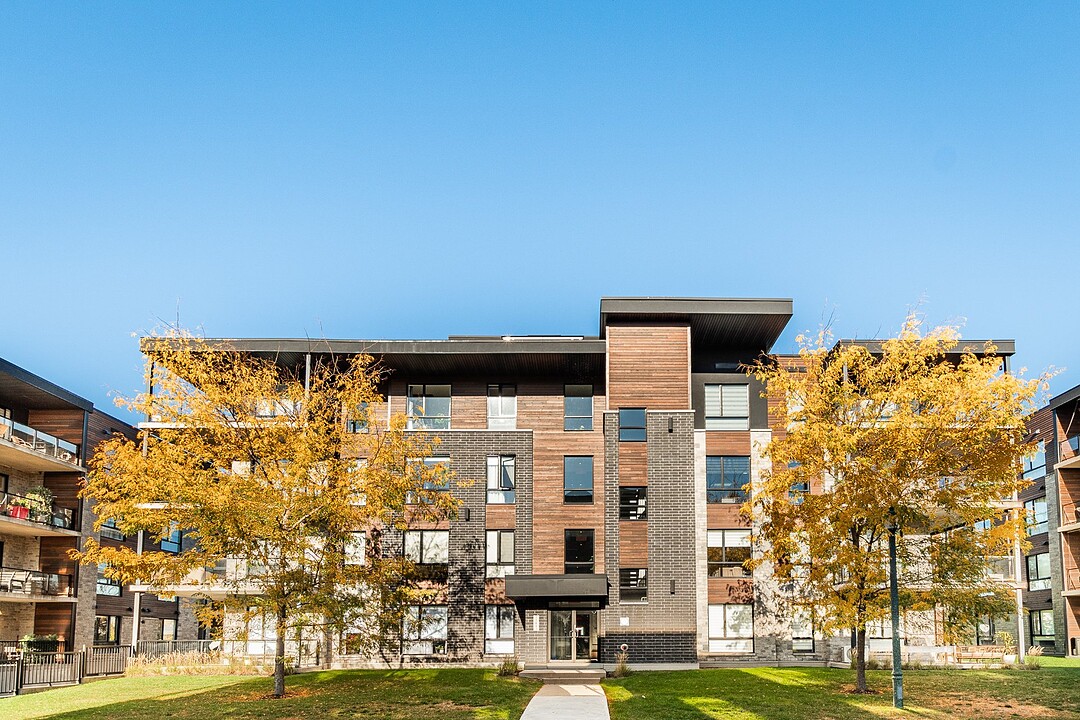 11845 Rue d'Amboise, Apt. 404, Mirabel, Québec