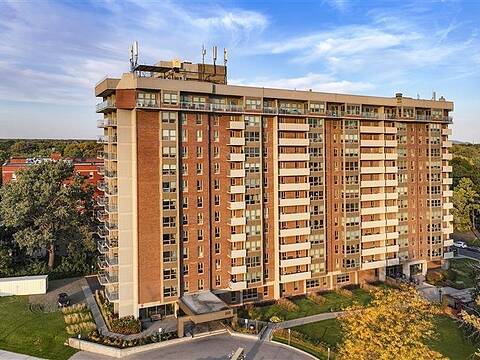 333 Rue Riverside, Apt. 703, Saint-Lambert