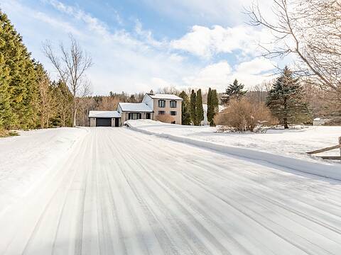 79 Caroline Street W, Clearview