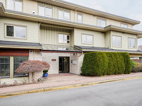 303-2520 Oakville Avenue, Sidney
