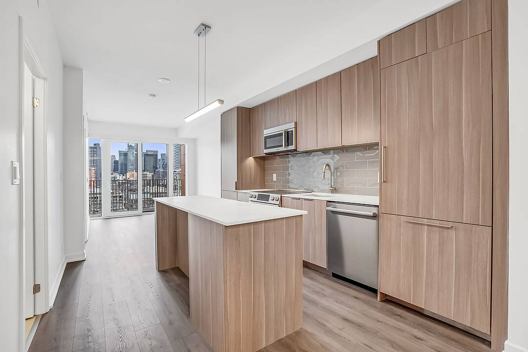 88 Bathurst St #1407, Toronto, Ontario