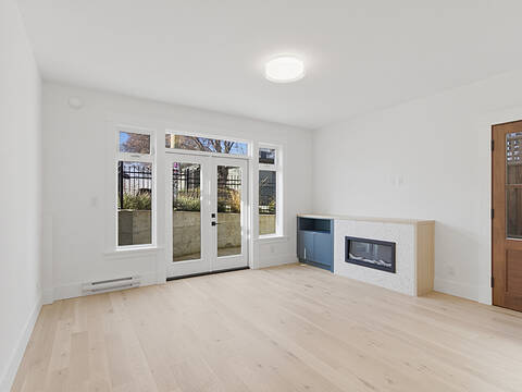 1-1915 Fernwood Road, Victoria